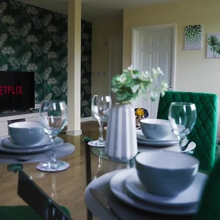 Luxury Apartment In Luton Luton  Exterior photo
