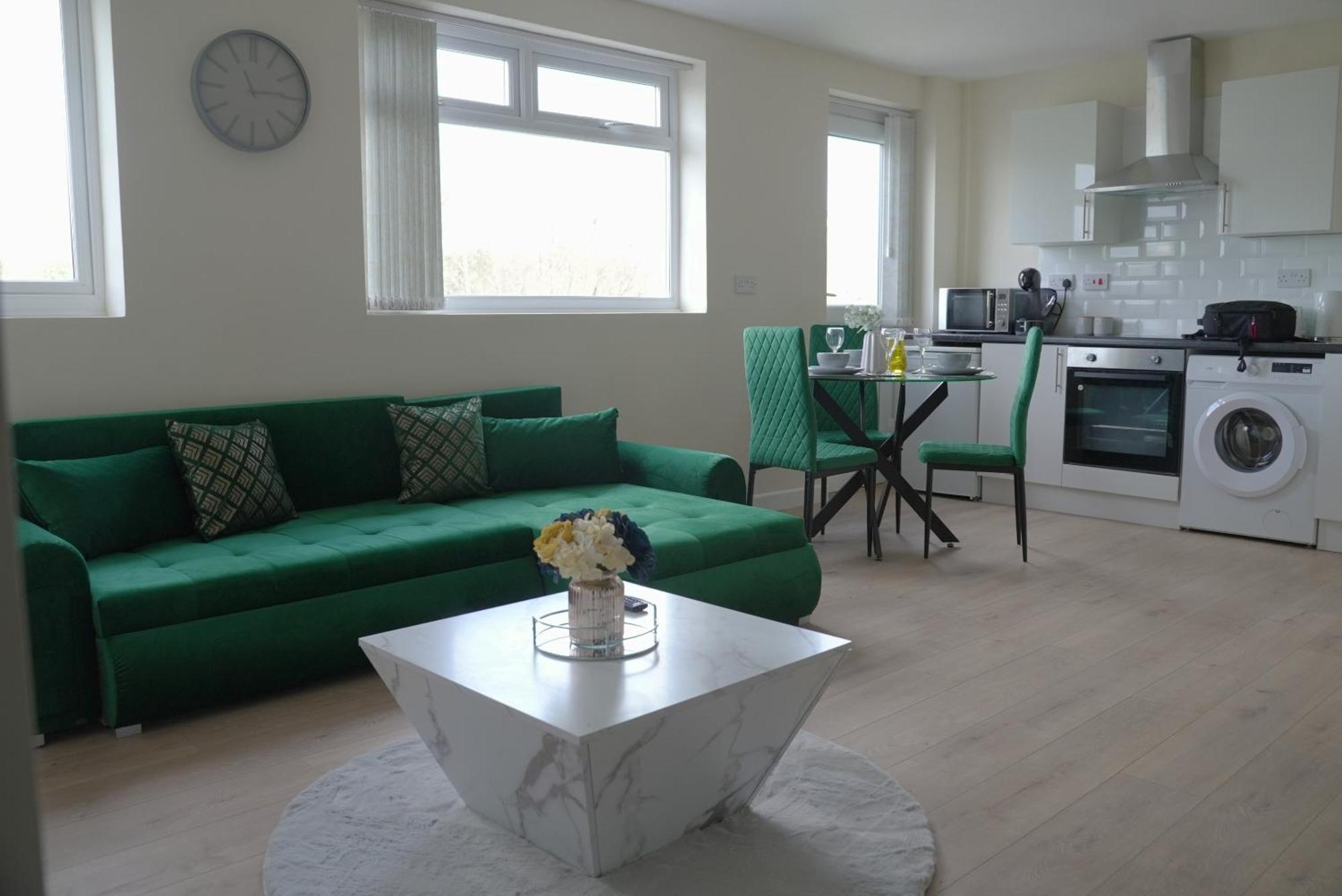 Luxury In Luton Apartment *